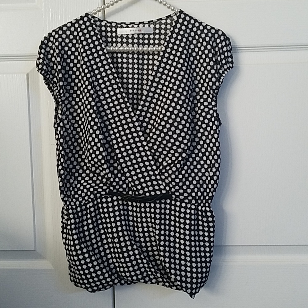 Studio M black/white checker like print blouse